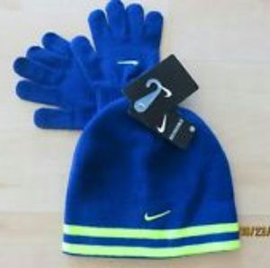Small Reversible Nike hat and mittens